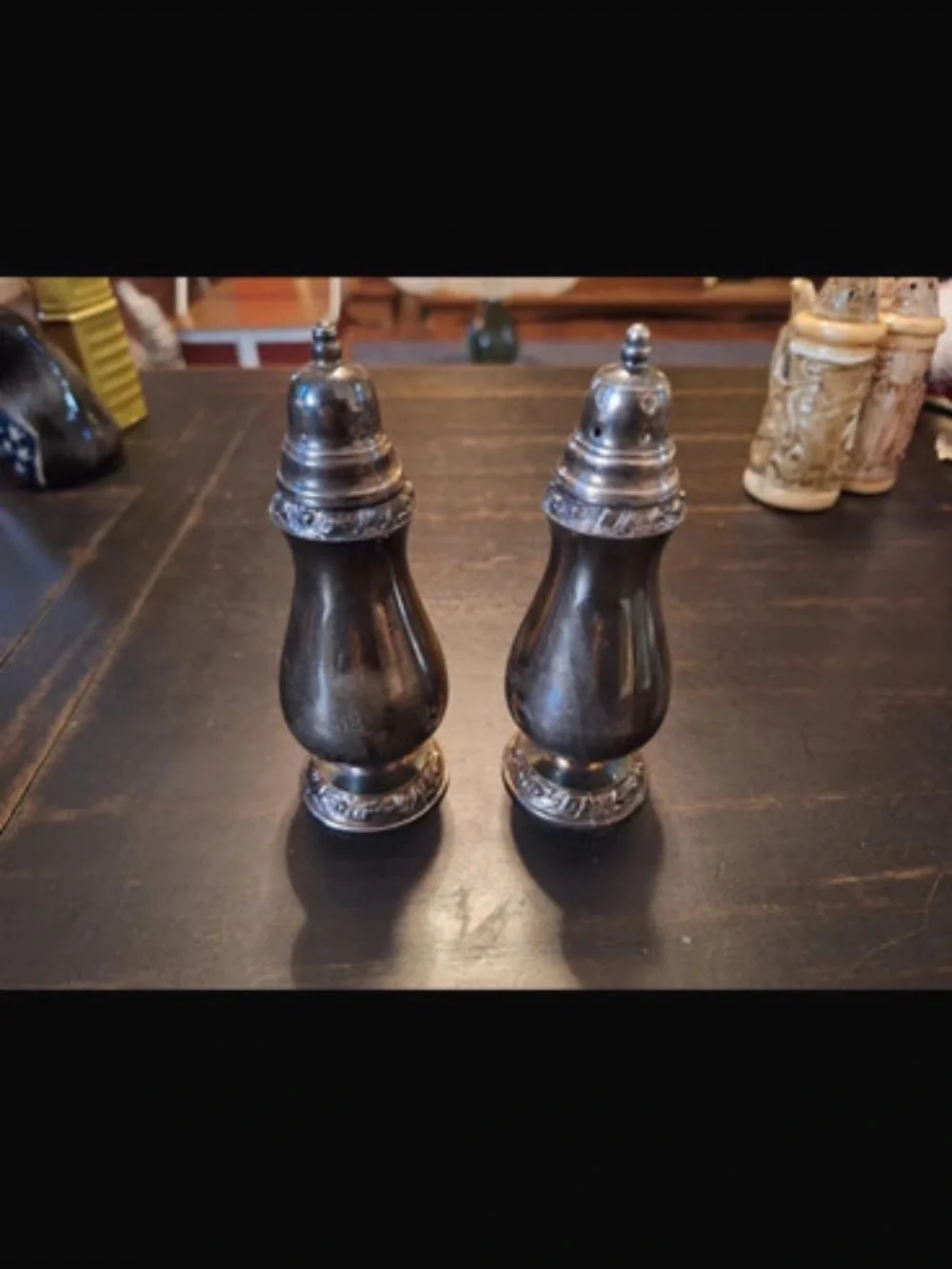 Oneida Henley Silver Plated Salt and Pepper Shakers